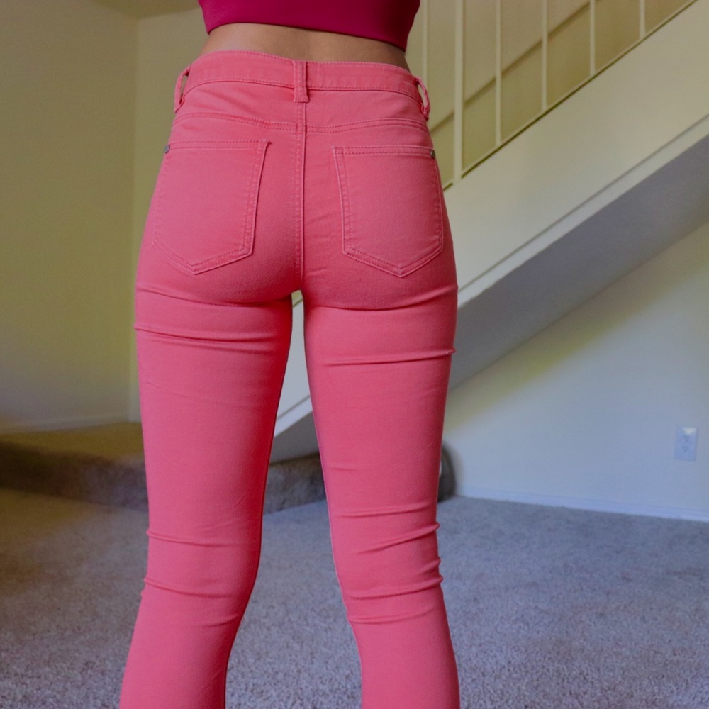 Your favorite peach jeans 🍑